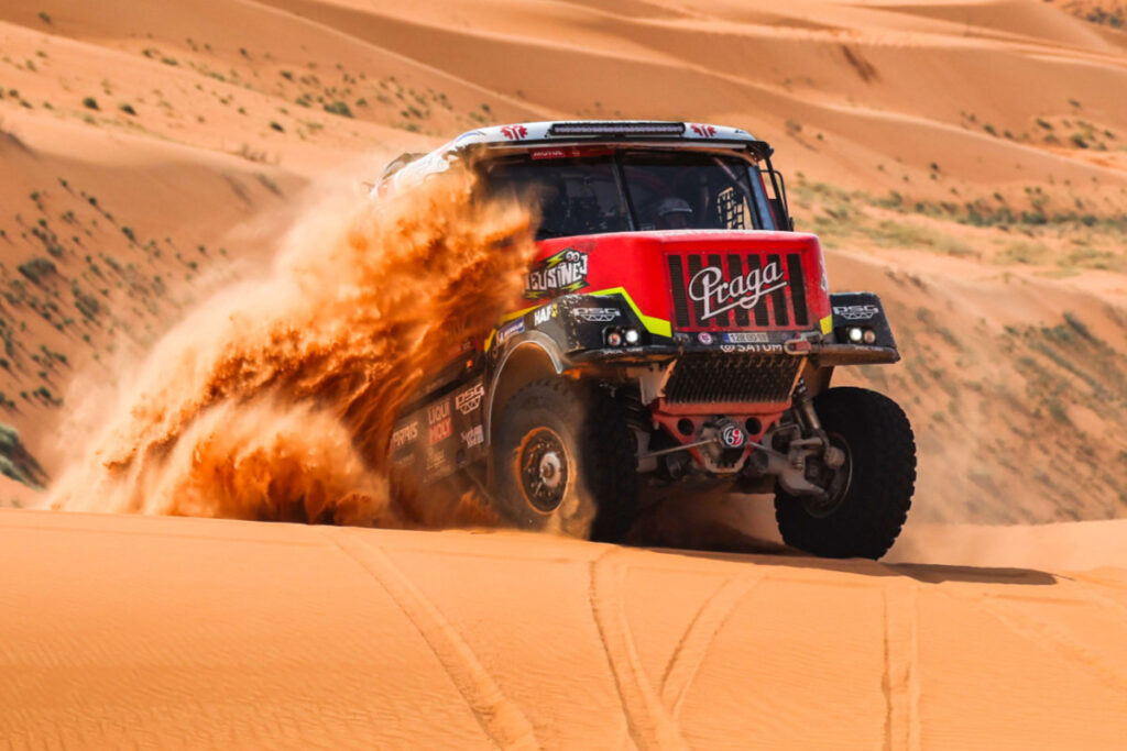 Peterhansel, 2018 DAKAR Rally, Peugeot 3008 DKR-01 in miniature clock